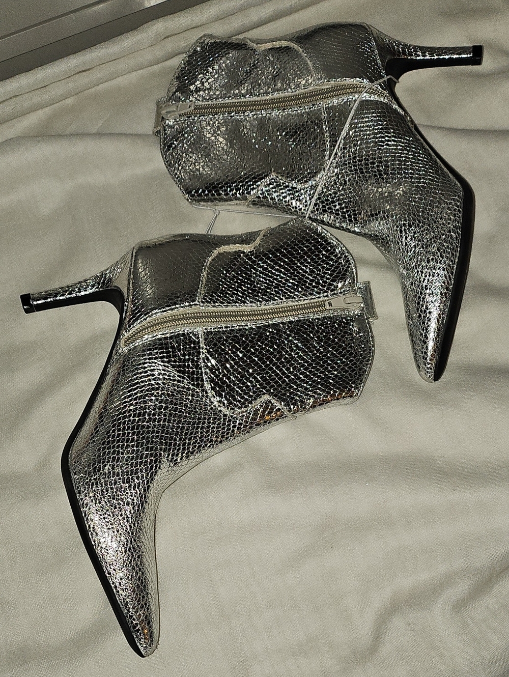 Guess Silver Metallic Pointed-Toe Ankle Boots size 7 NWOT - Picture 6 of 10
